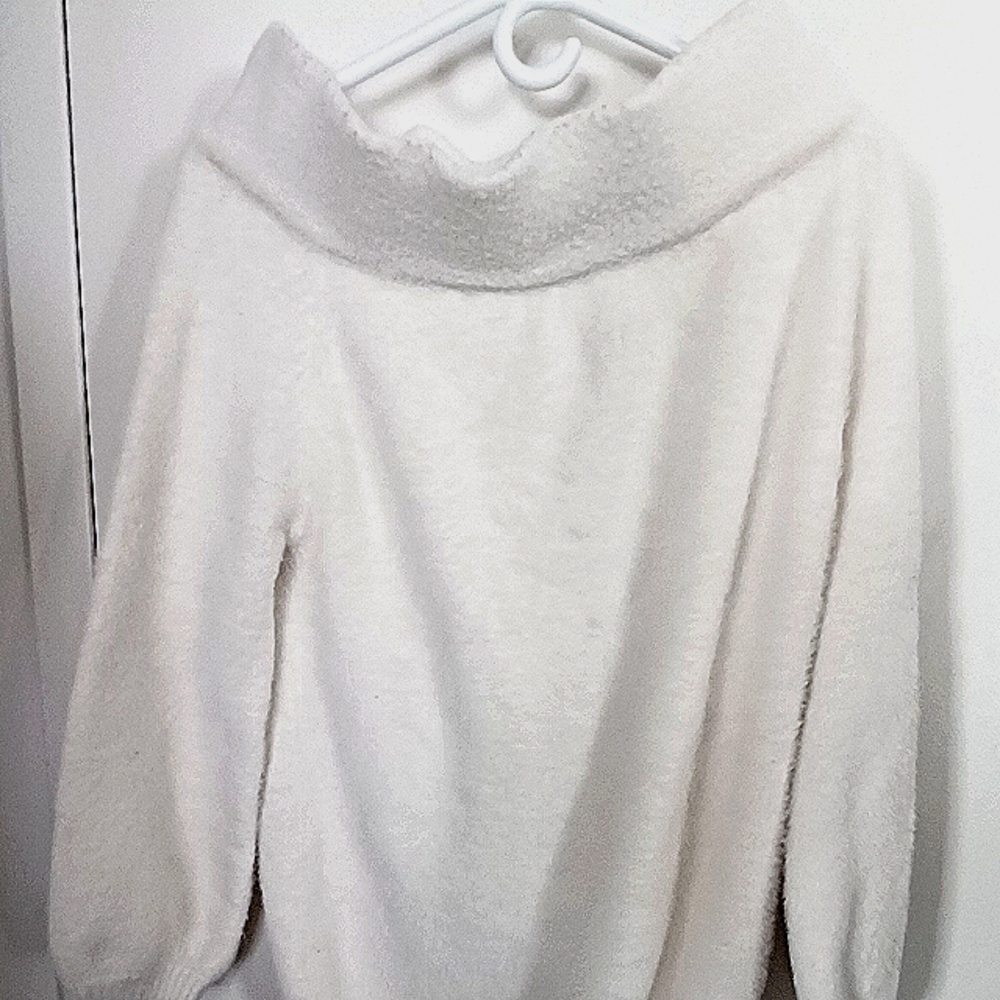 Women's Guess sweater sz Large